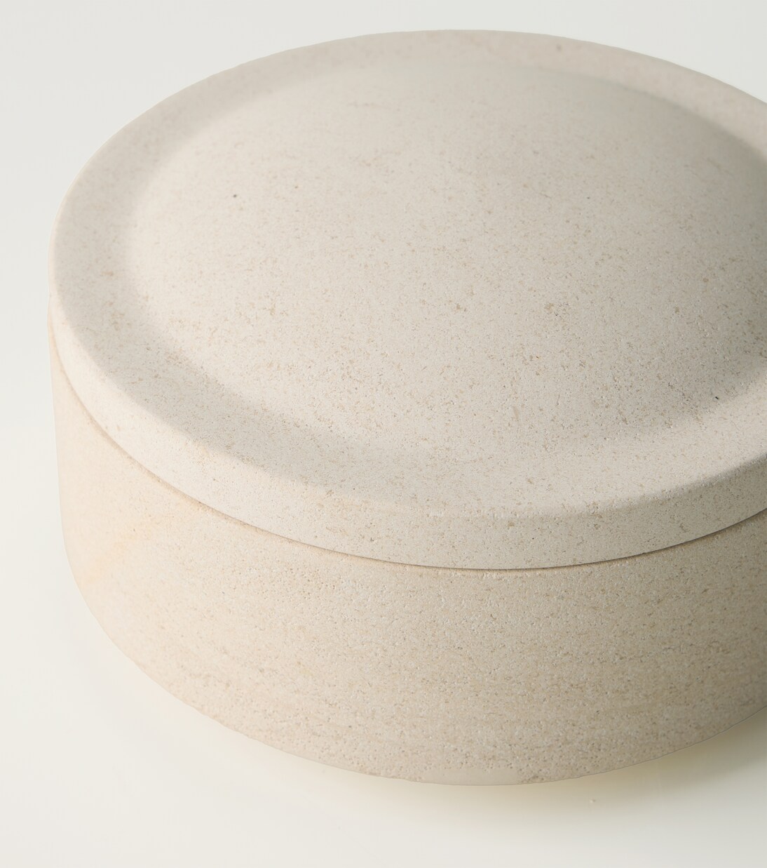 Gallery Object 07 stoneware container | Louise Roe
