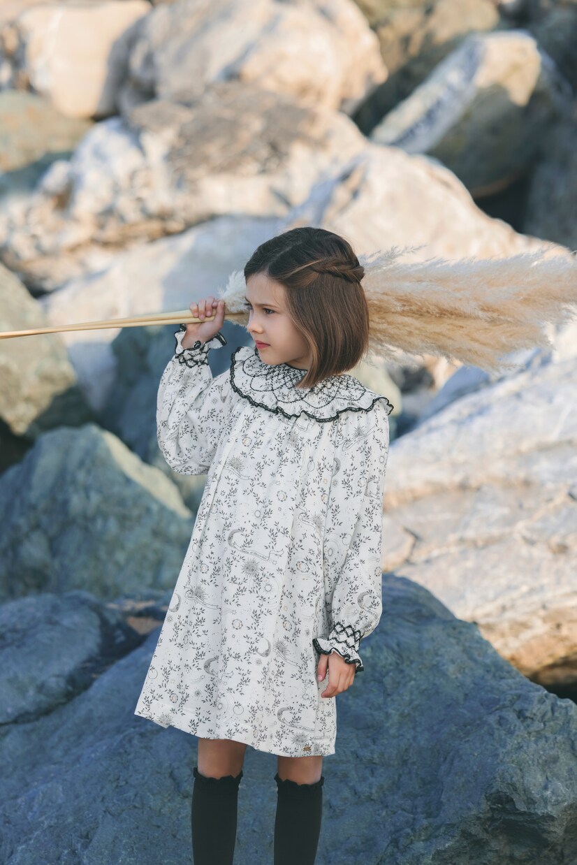 Besticktes Kleid | Tartine et Chocolat