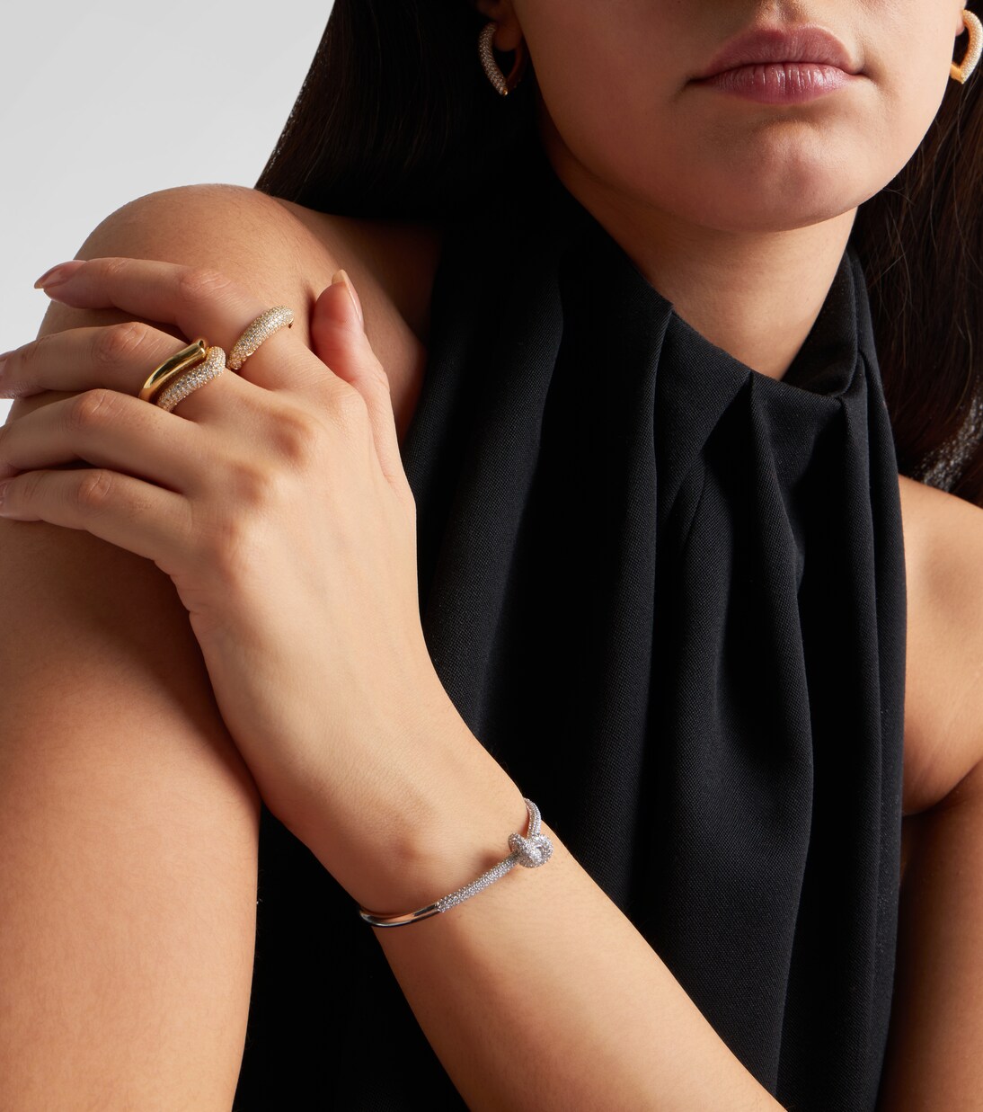 Armreif Legacy Knot aus 18kt Weißgold mit Diamanten | Engelbert