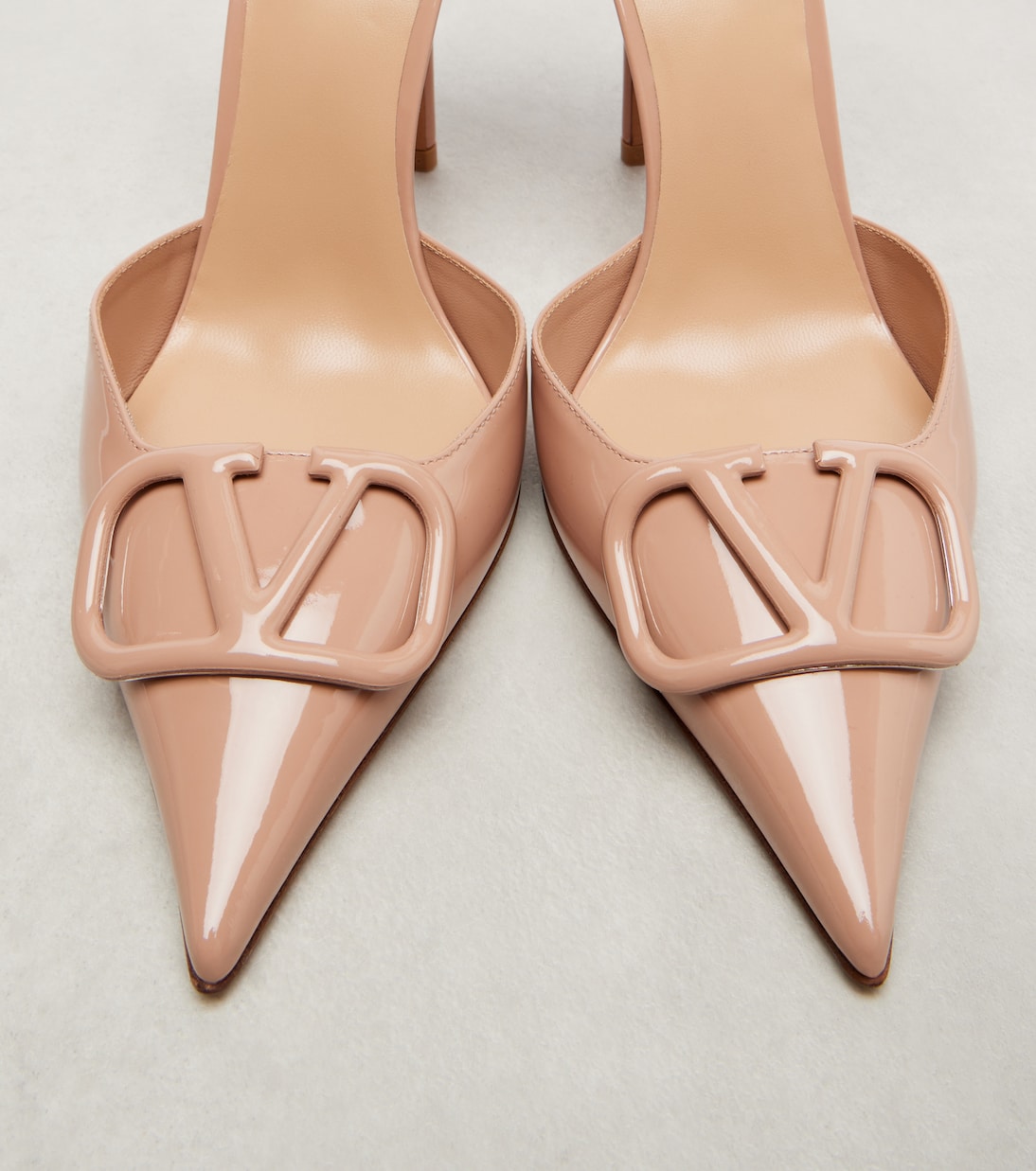 Pumps VLogo 100 aus Lackleder | Valentino Garavani