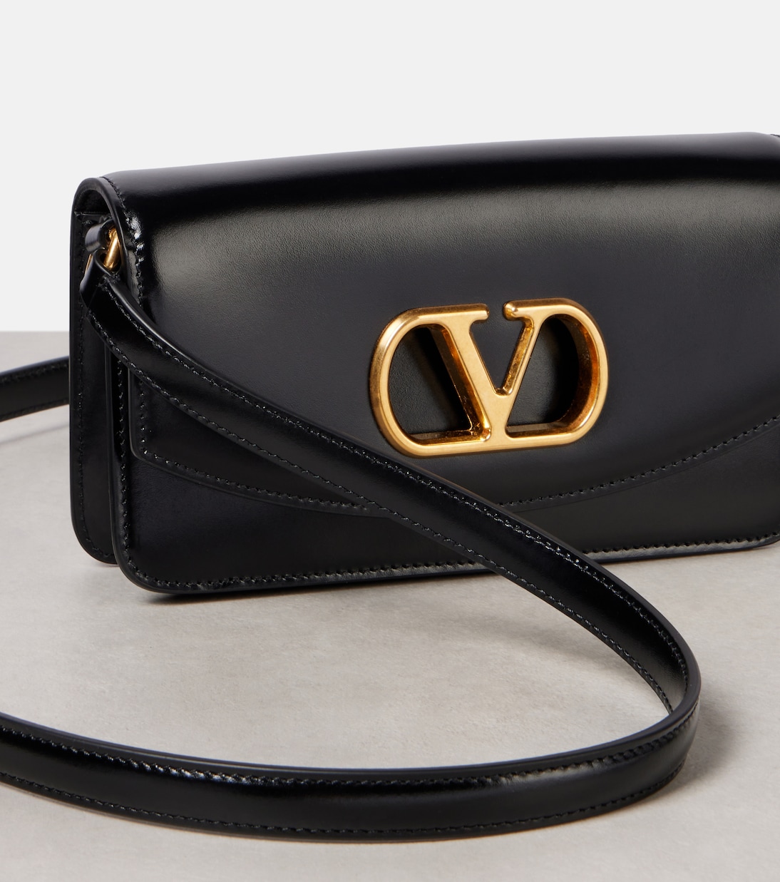 Pochette Vain Small en cuir | Valentino Garavani