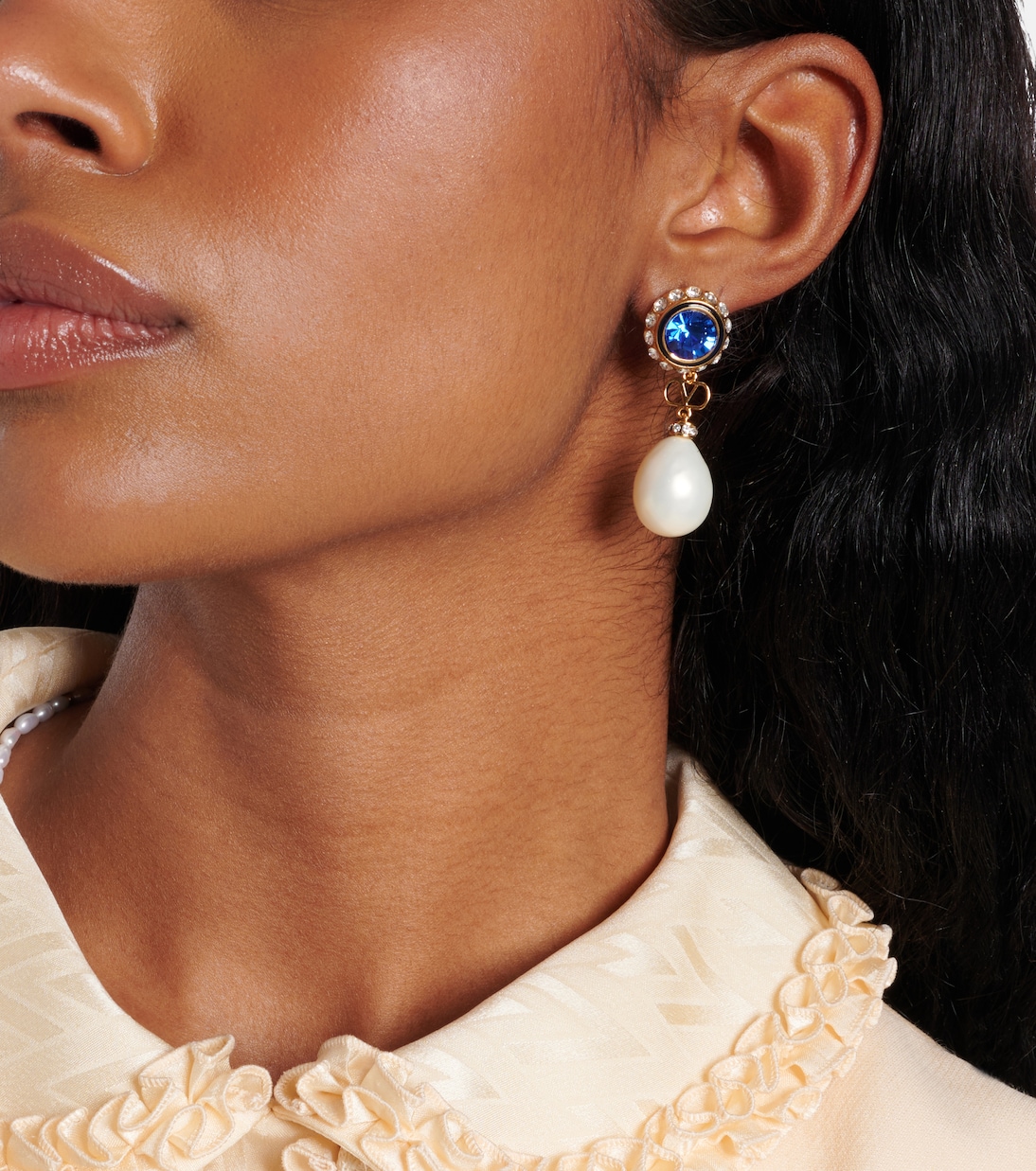 Ohrringe VLogo Signature mit Kristallen und Zierperlen | Valentino