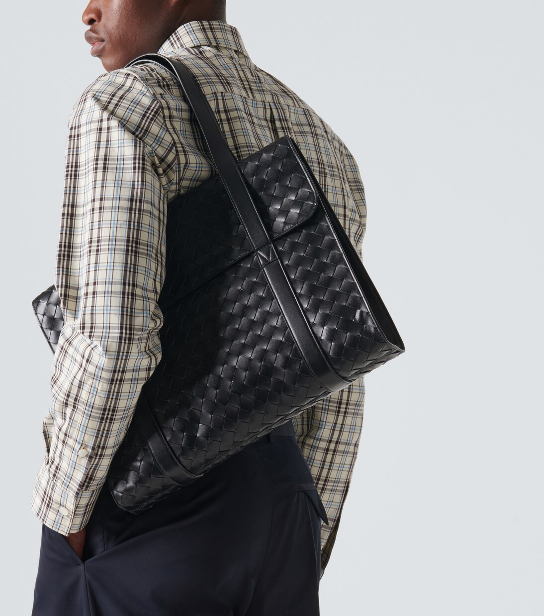 Classic Portfolio Intrecciato leather messenger bag | Bottega Veneta