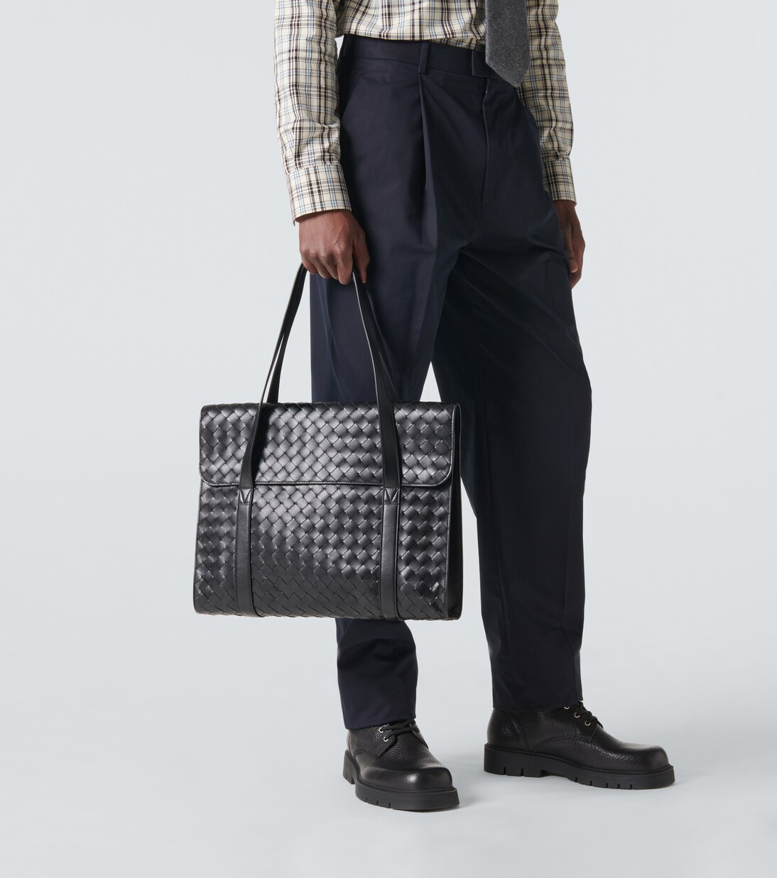 Classic Portfolio Intrecciato leather messenger bag | Bottega Veneta