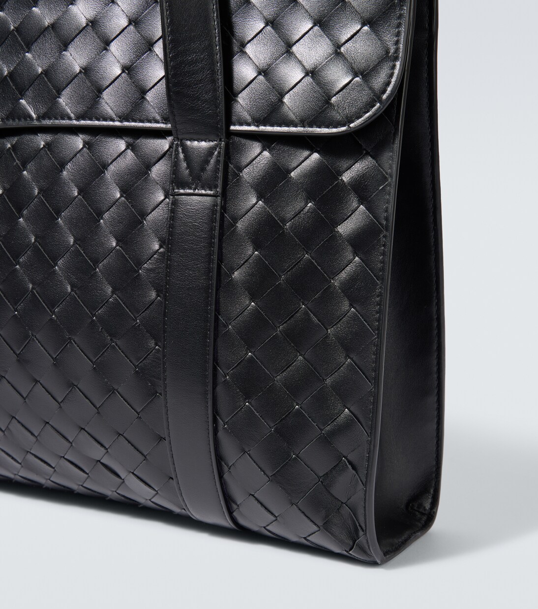 Classic Portfolio Intrecciato leather messenger bag | Bottega Veneta