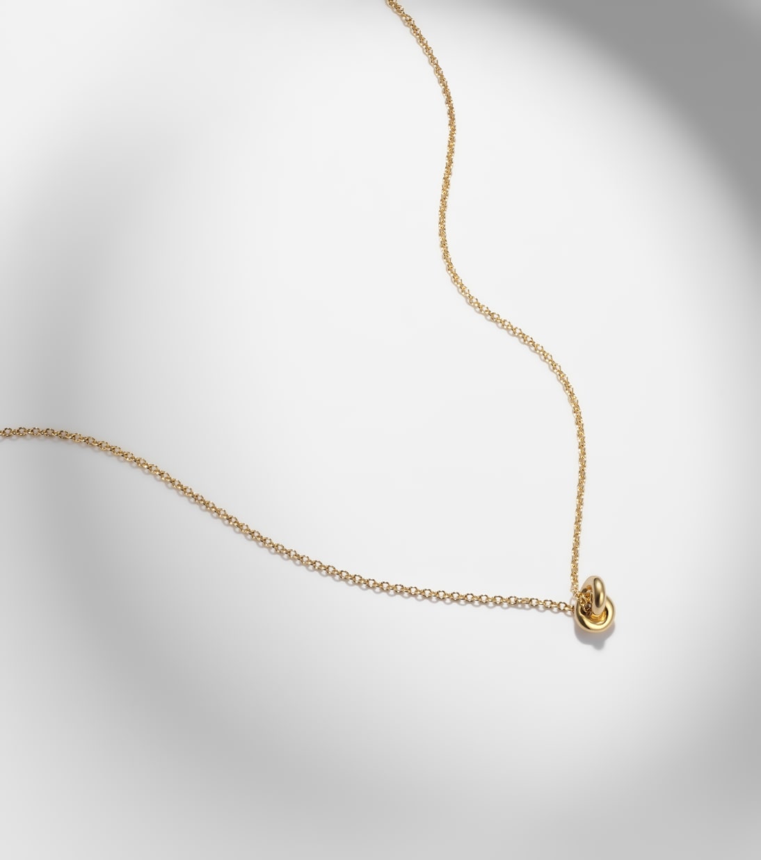 Legacy Knot Mini 18kt gold necklace | Engelbert