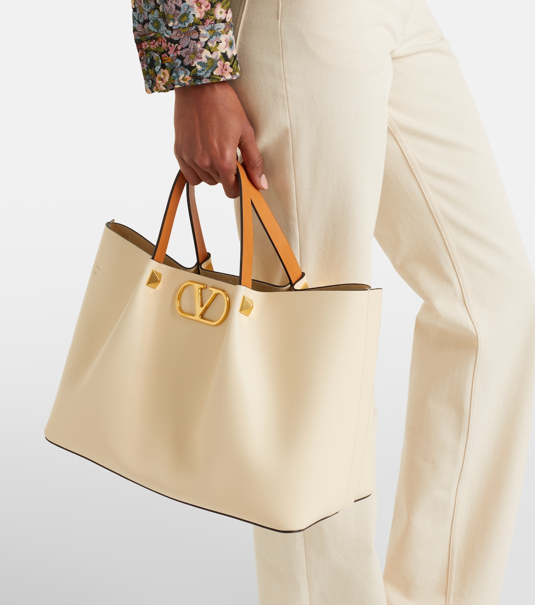 Tote Bag VLogo Medium aus Leder | Valentino Garavani