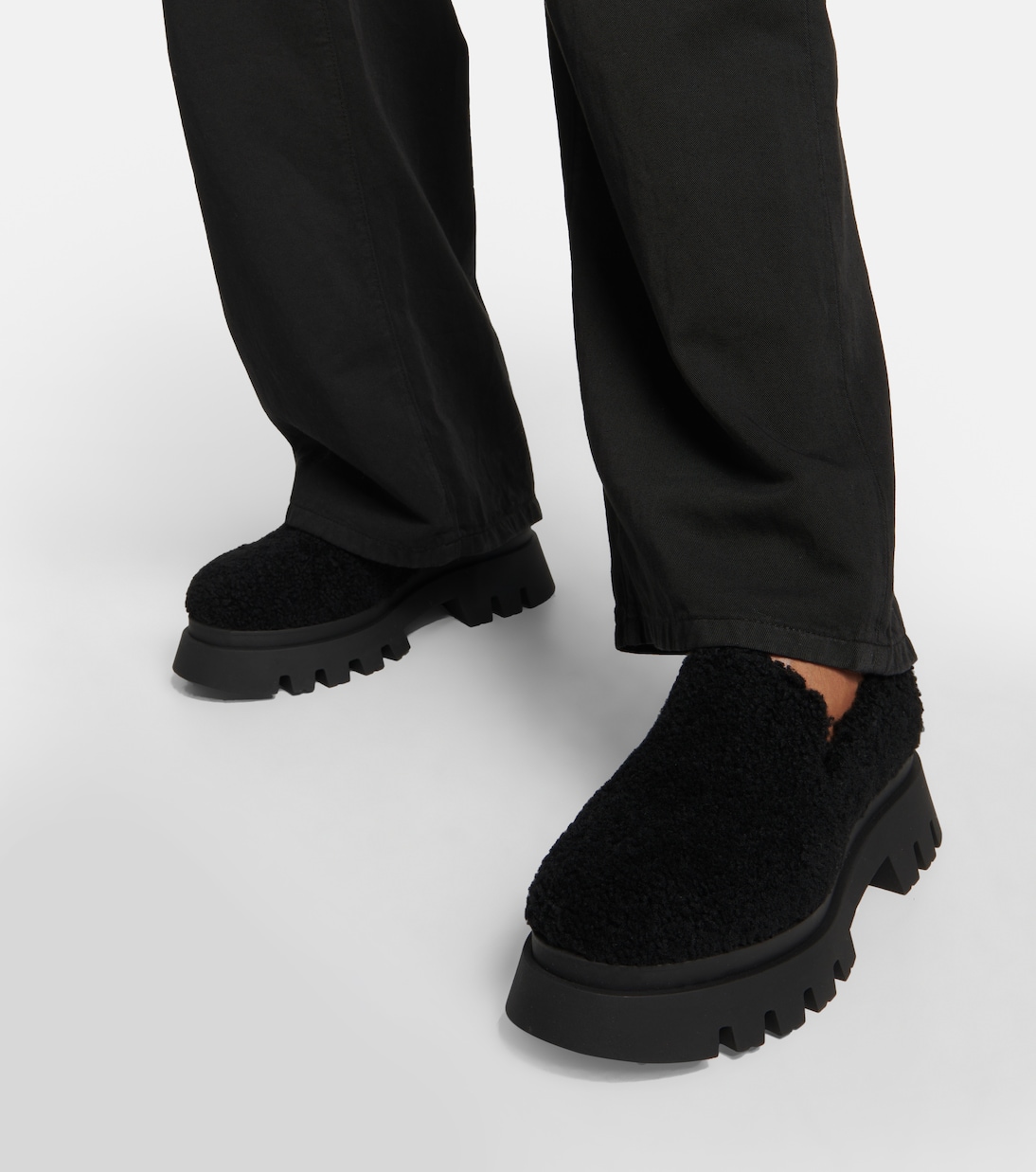 Plateau-Loafers Furry Chic aus Shearling | Dorothee Schumacher