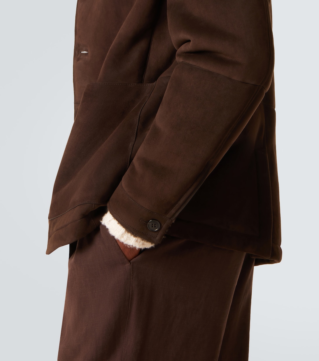 جاكيت من الجلد السويدي مقلّمة بالشيرلينغ Il Conte  | Zegna