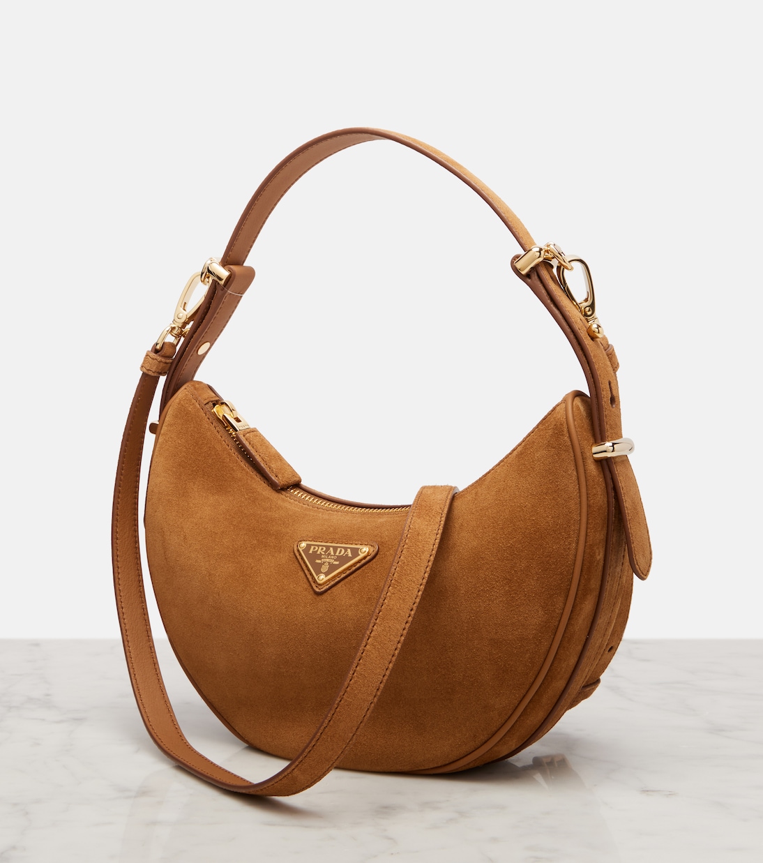 Schultertasche Prada Arqué aus Veloursleder | Prada