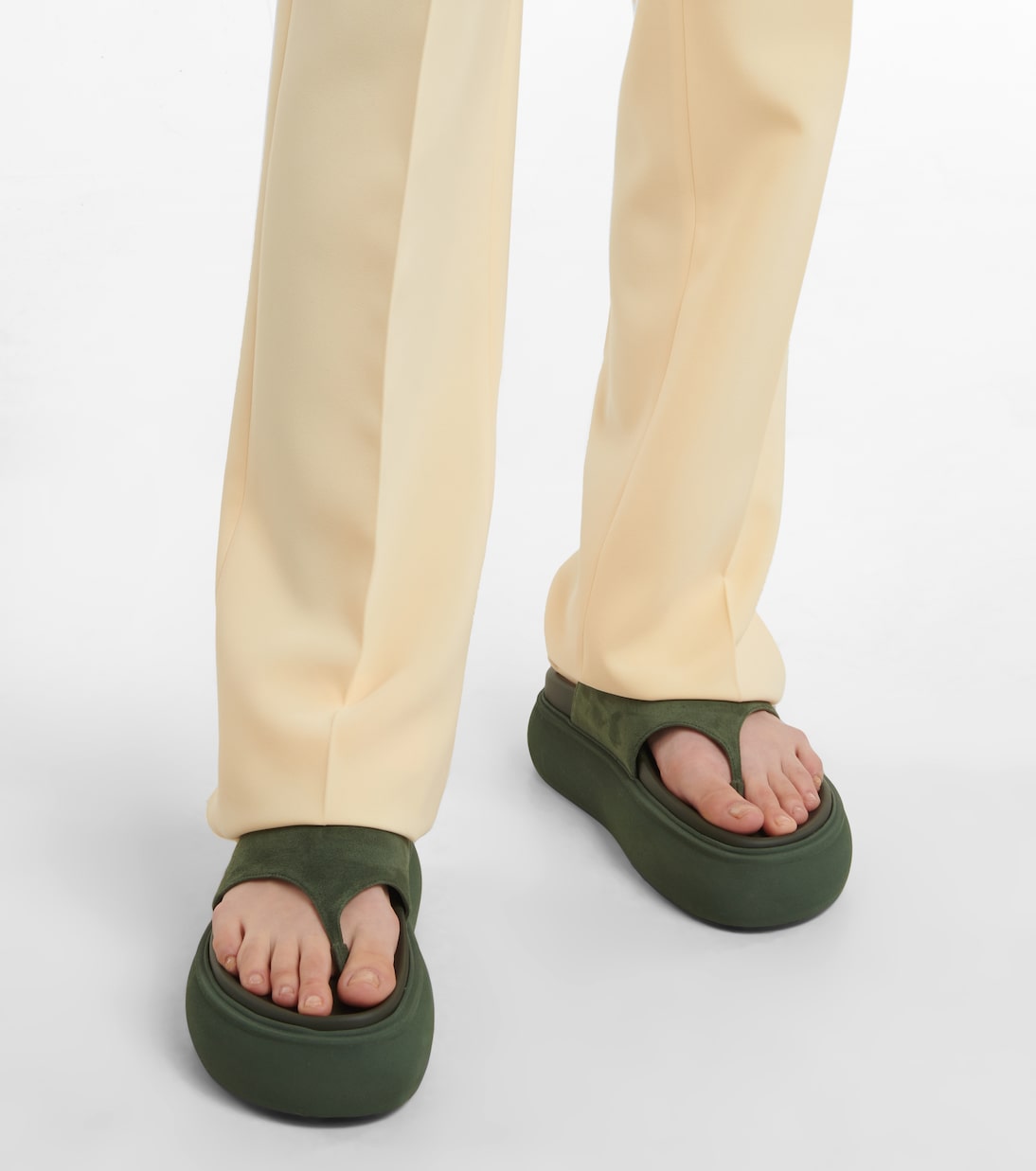 Sandalen Selene aus Veloursleder | The Attico