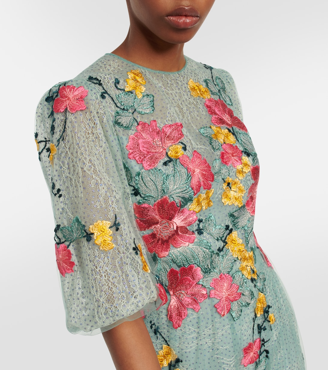 Bestickte Robe Liana aus Spitze | Costarellos