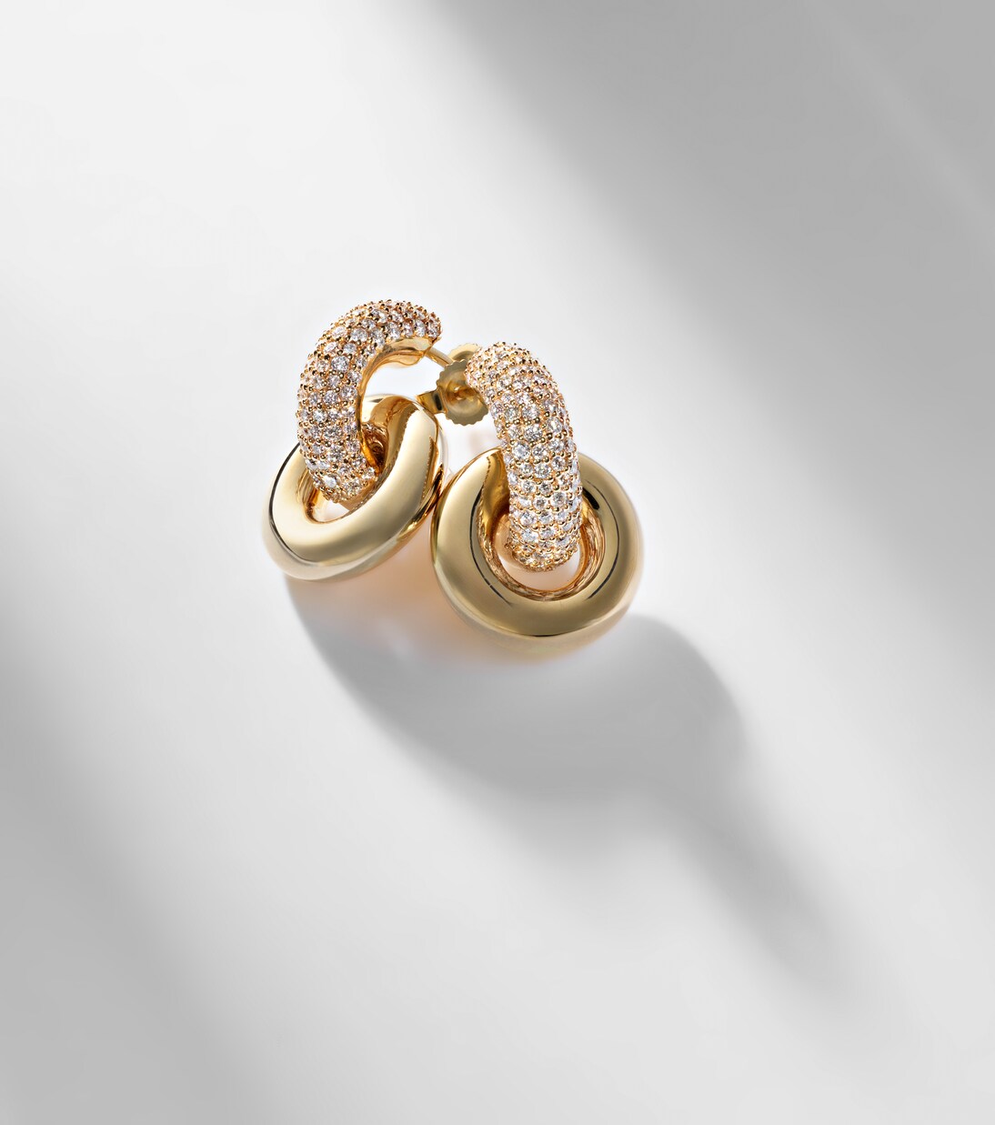 Ohrringe Buoy aus 14kt Gelbgold (585/1000) mit Diamanten | Stone and Strand