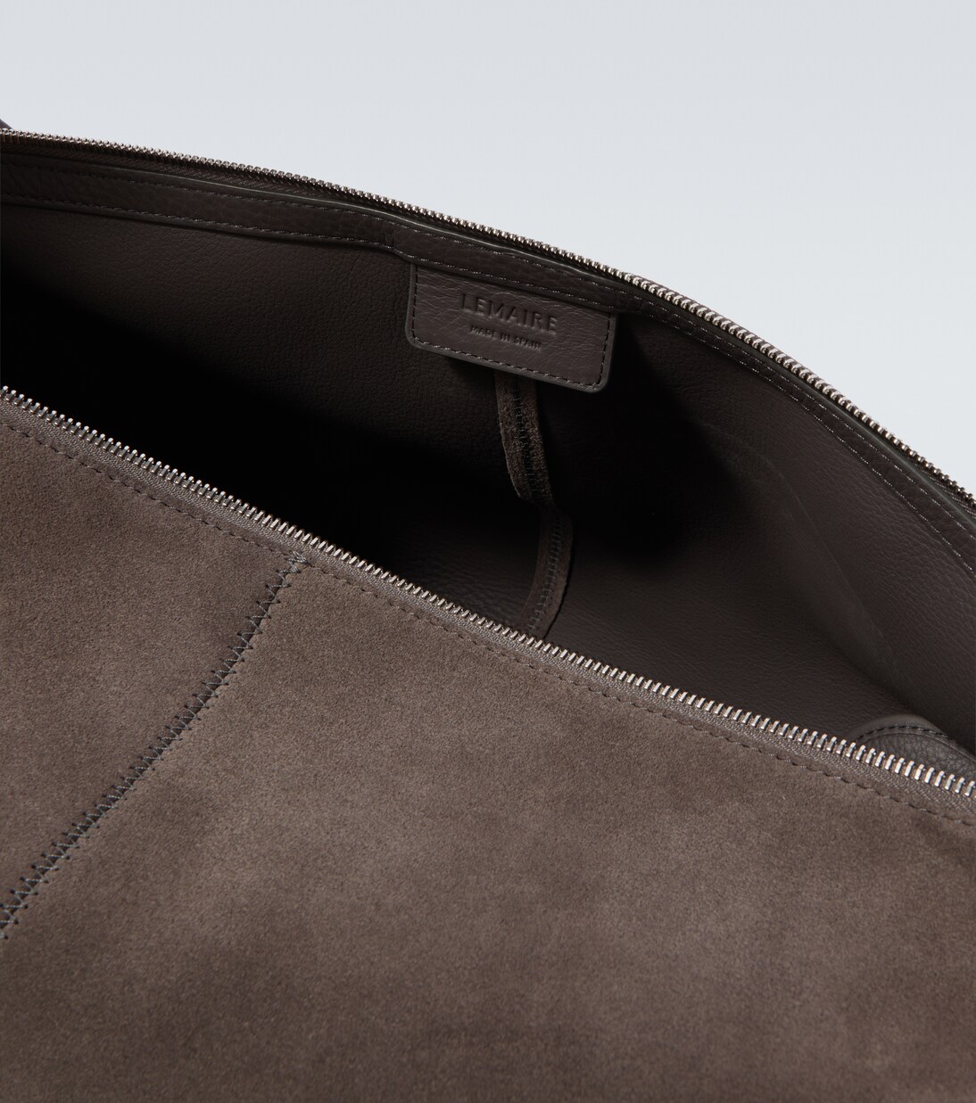 Schultertasche Belted aus Veloursleder | Lemaire