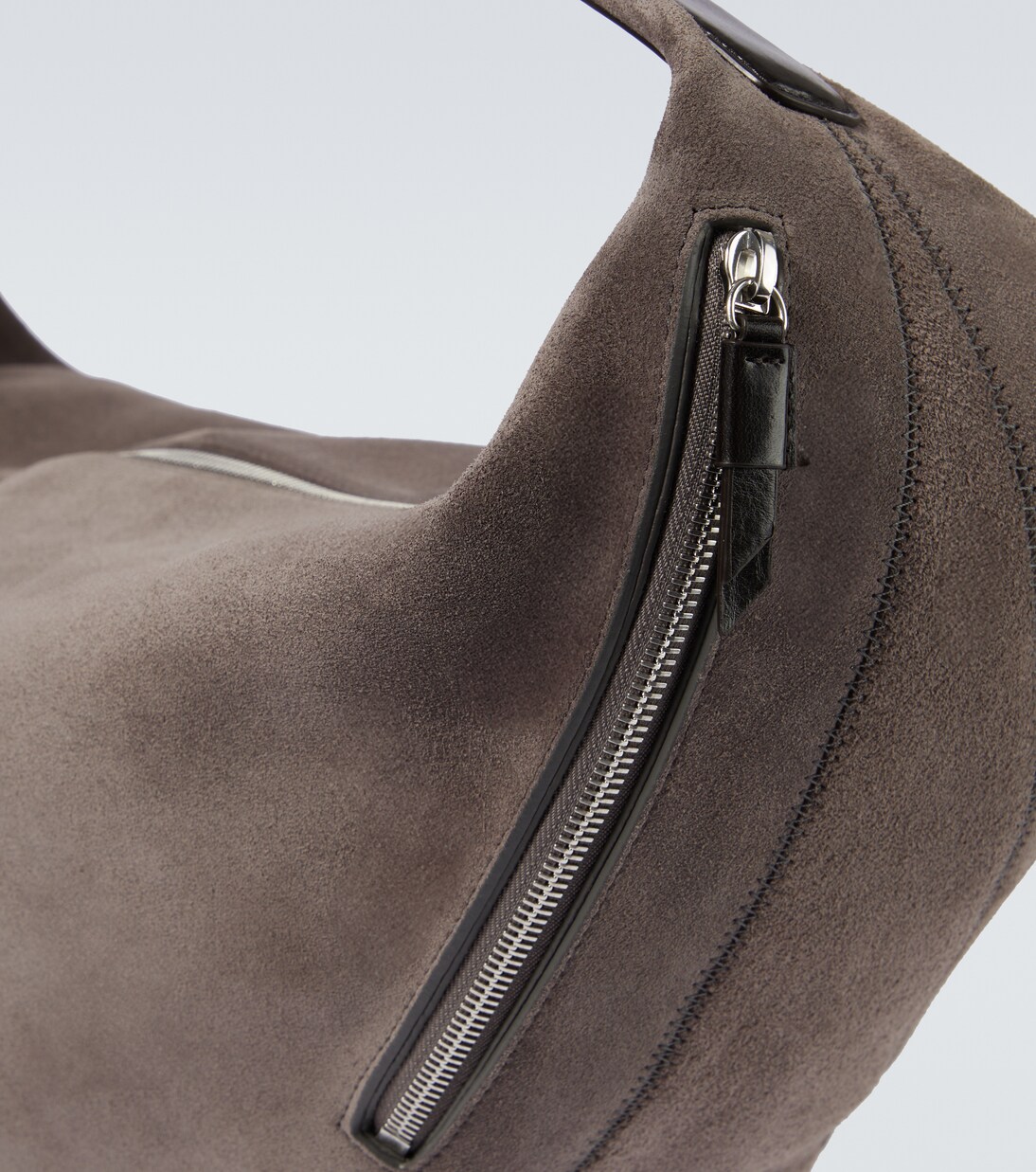 Schultertasche Belted aus Veloursleder | Lemaire