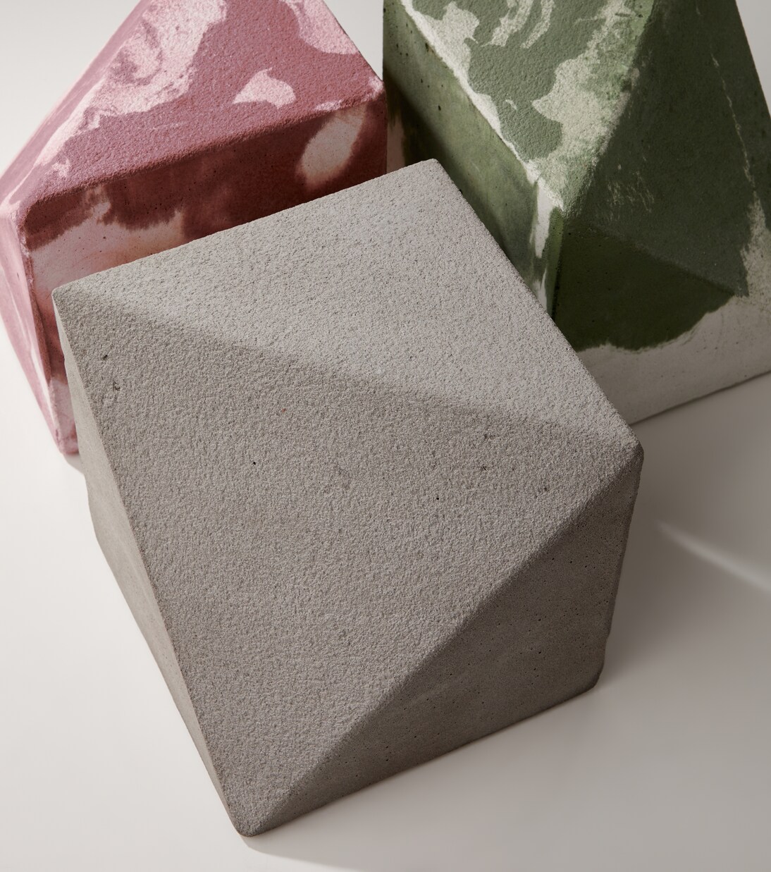 Concrete bookend | Michaël Verheyden