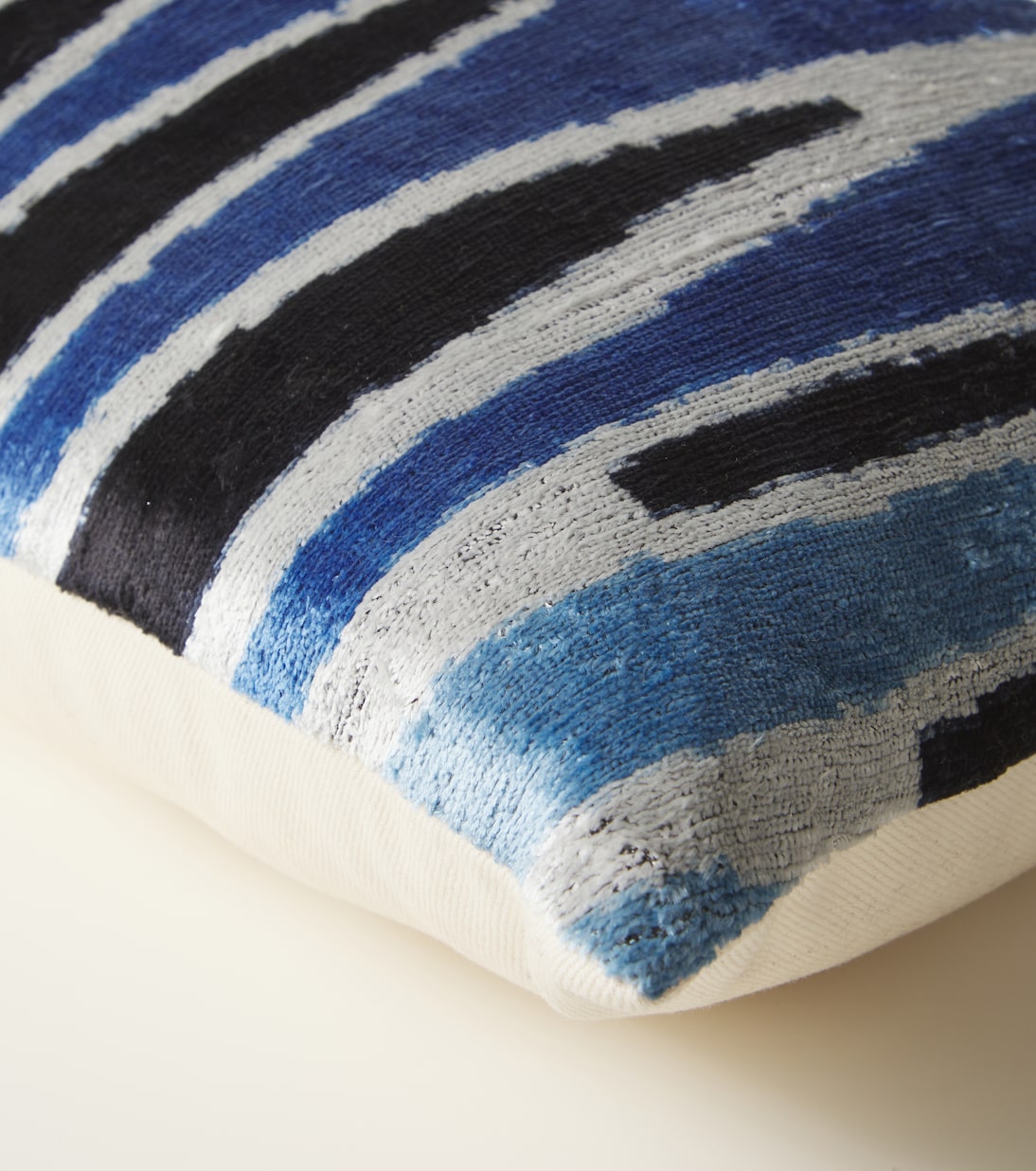 Striped cotton and silk velvet cushion | Les-Ottomans