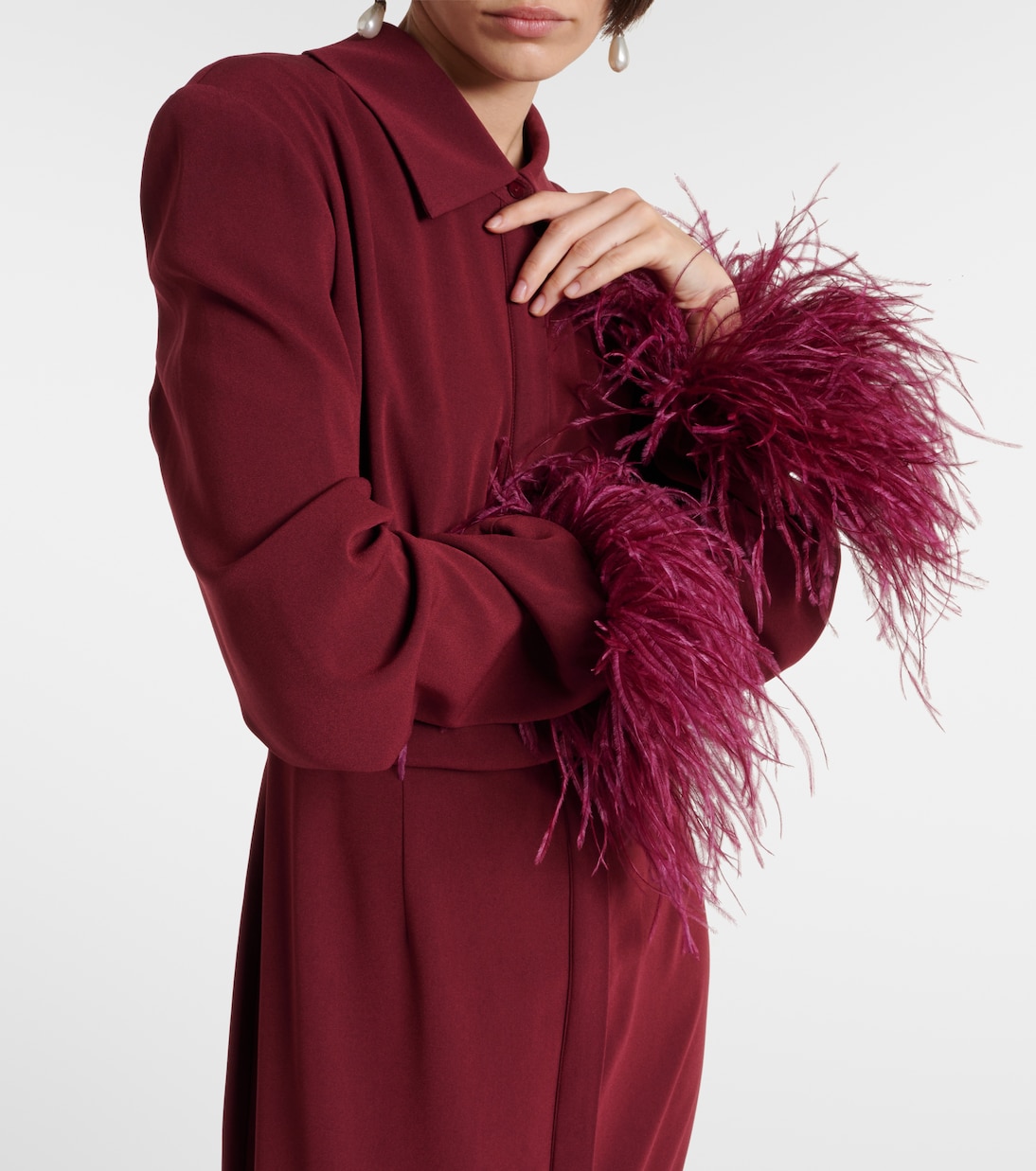 Abito chemisier in crêpe di raso con piume | Roland Mouret