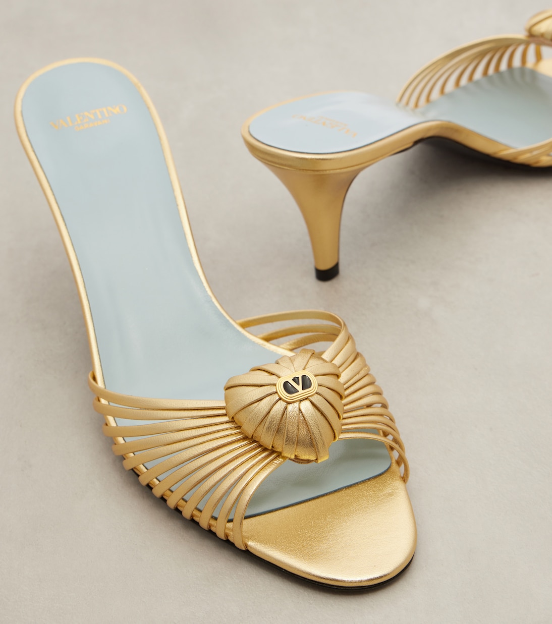 Pantoletten Royal 75 aus Metallic-Leder | Valentino Garavani