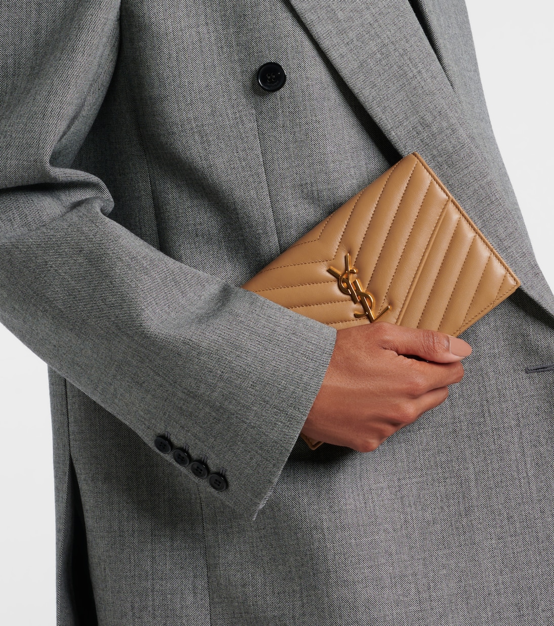 Portefeuille à chaîne Cassandre Envelope en cuir matelassé | Saint Laurent