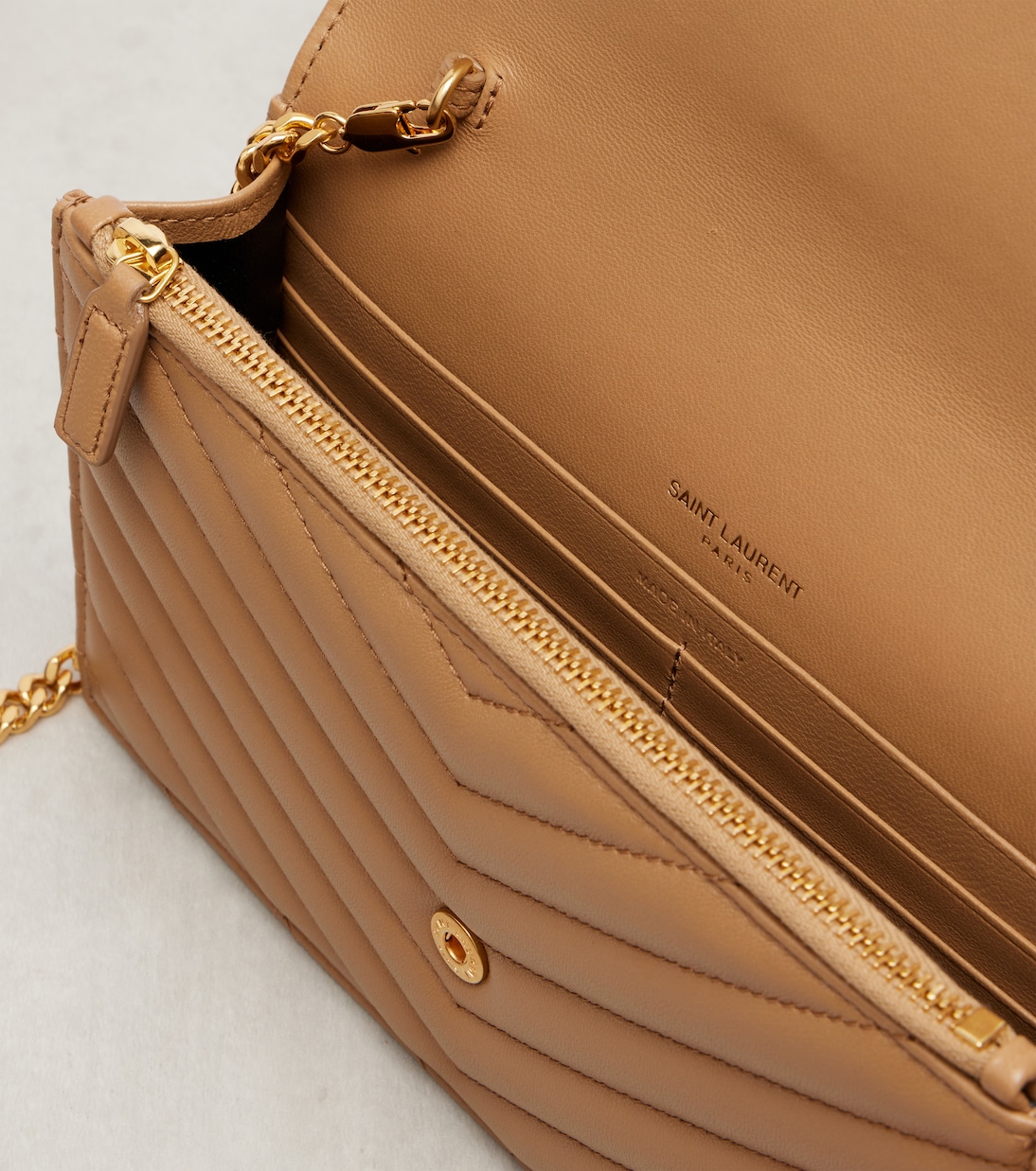 Portefeuille à chaîne Cassandre Envelope en cuir matelassé | Saint Laurent