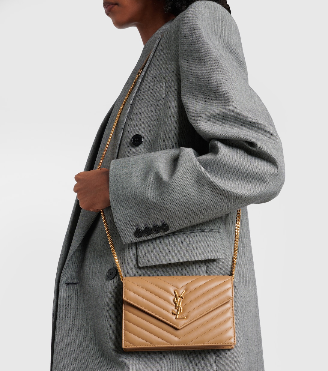 Portefeuille à chaîne Cassandre Envelope en cuir matelassé | Saint Laurent