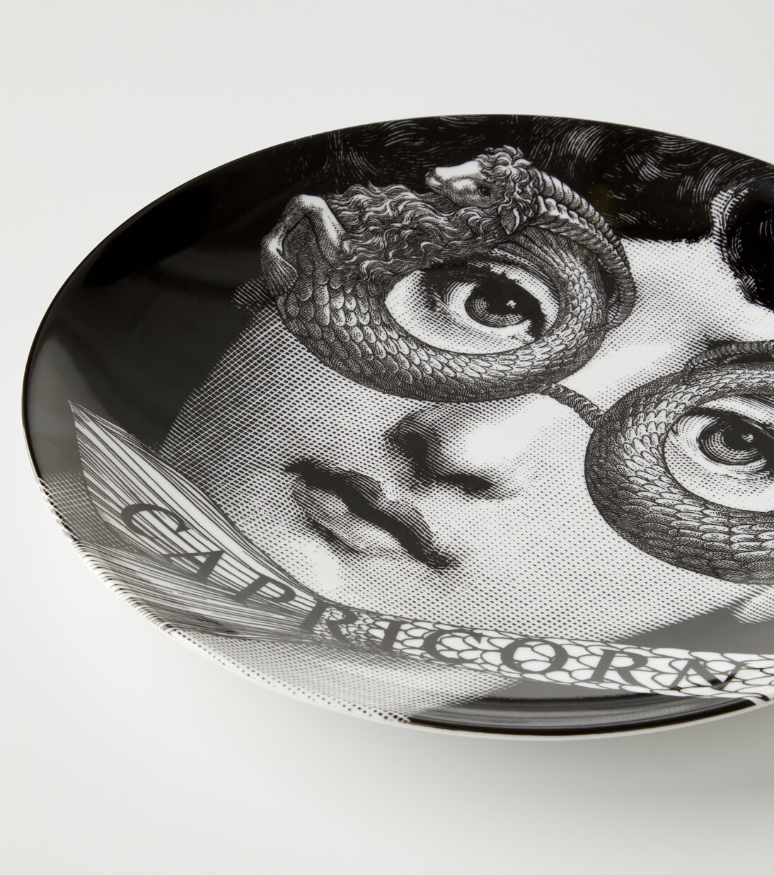 Piatto da parete Tema e Variazioni N.357 Capricorn | Fornasetti