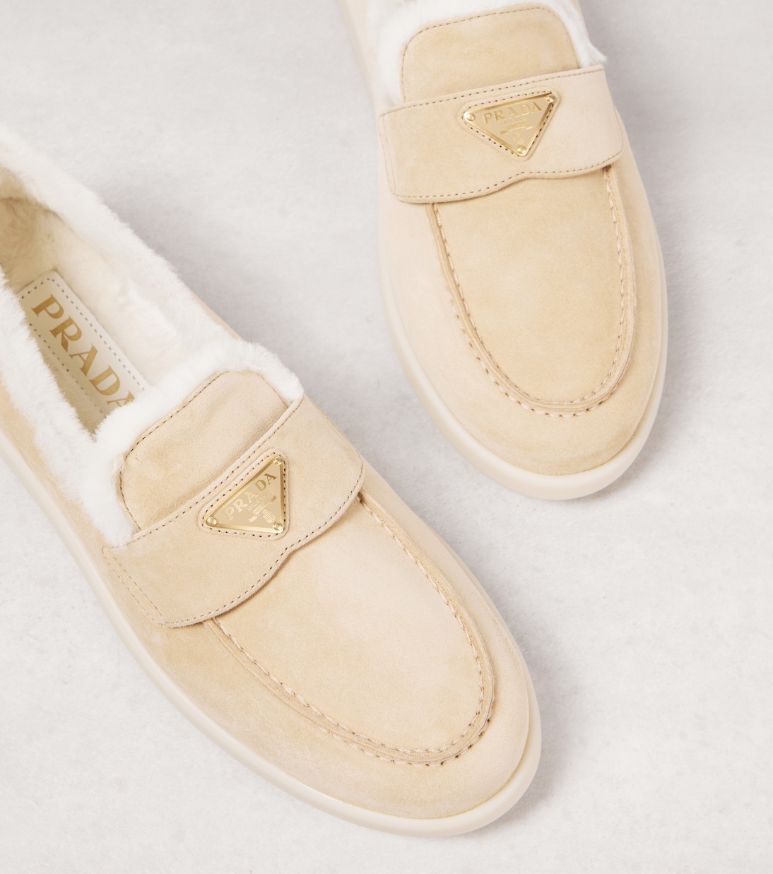 Loafers aus Veloursleder mit Shearling | Prada