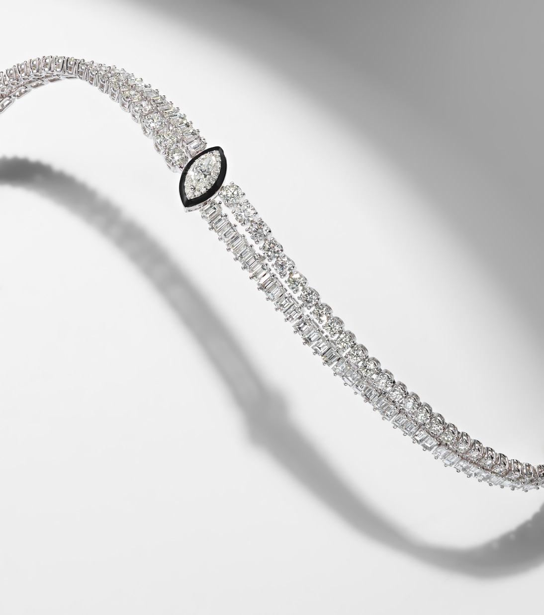18kt white gold and enamel choker with diamonds | Kamyen