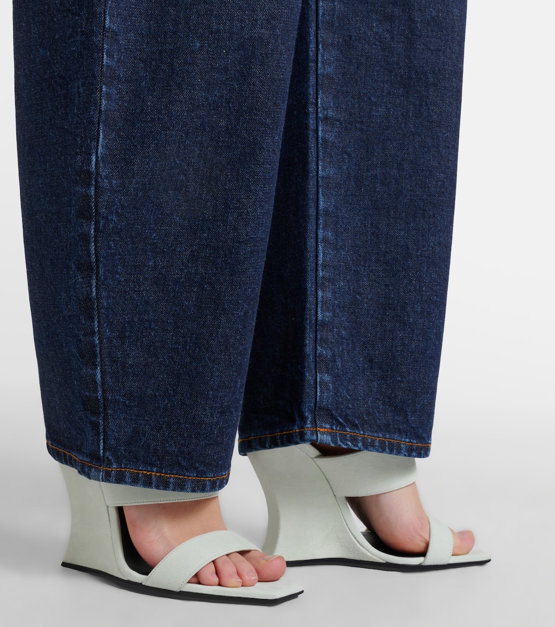 Mules compensées Wave 110 en daim | Alaïa