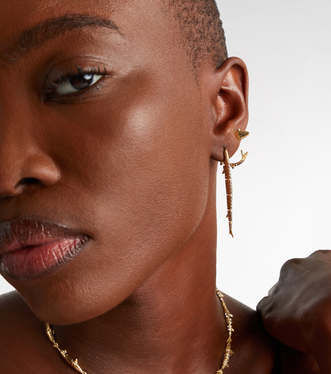 Boucle d’oreille unique Marlin en or 9 ct et diamants | Yvonne Léon