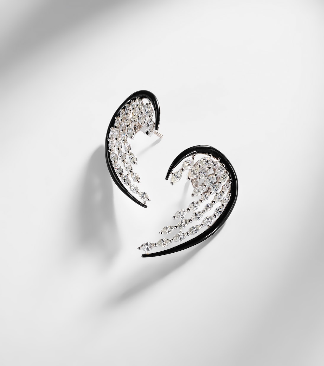Boucles d'oreilles Angel Wings en or blanc 18 ct, diamants et émail | Kamyen