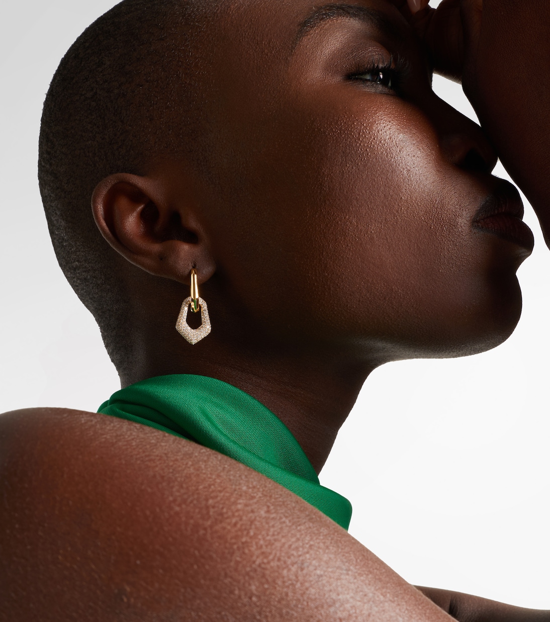 18kt gold earrings with diamonds | Ananya