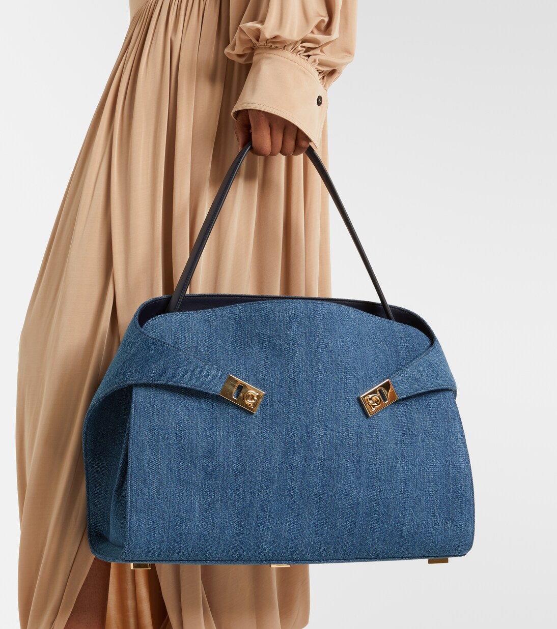 Hug Large denim tote bag | Ferragamo
