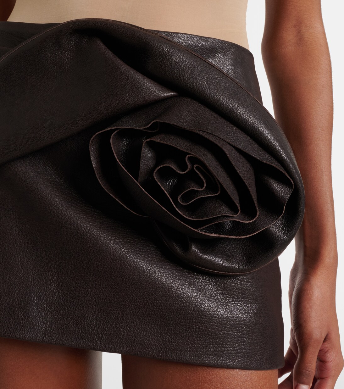 Minifalda de piel con aplique floral | Magda Butrym