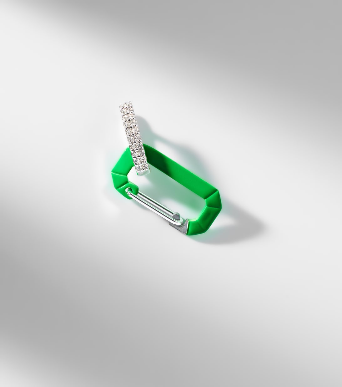 Einzelner Ohrring Chiara Small aus 18kt Weißgold mit Sterlingsilber, Emaille und Diamanten | Eéra