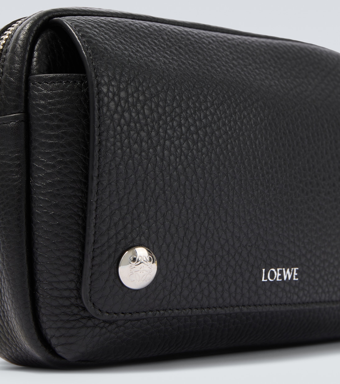 Crossbody Bag Pebble Small aus Leder | Loewe