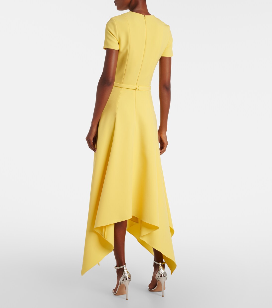 Robe midi Akimi asymétrique en crêpe | Safiyaa