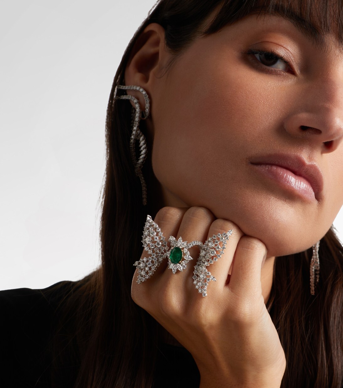 Ring Reign Supreme aus 18kt Weißgold (750/1000) mit Diamanten und Smaragd | Yeprem