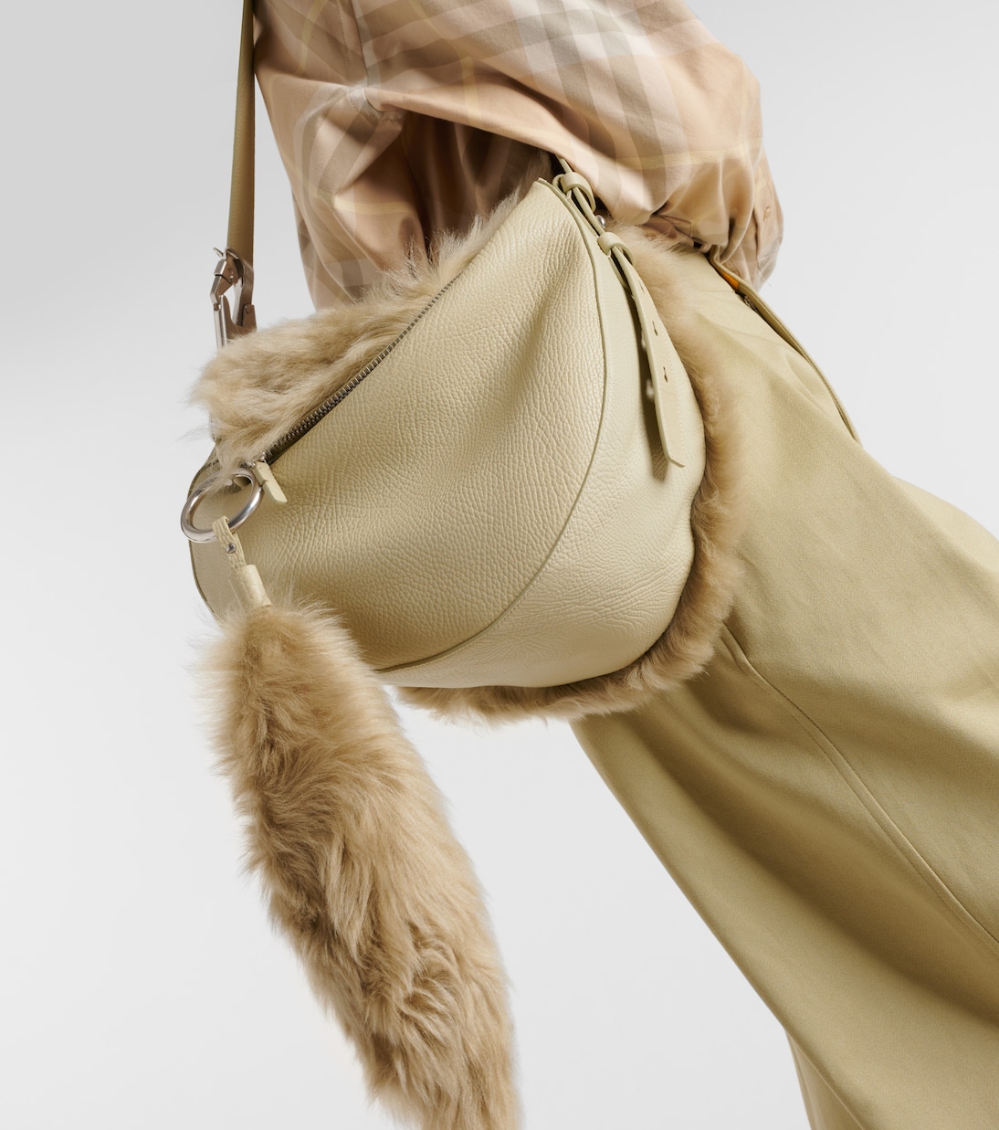 Schultertasche aus Leder mit Shearling | Burberry