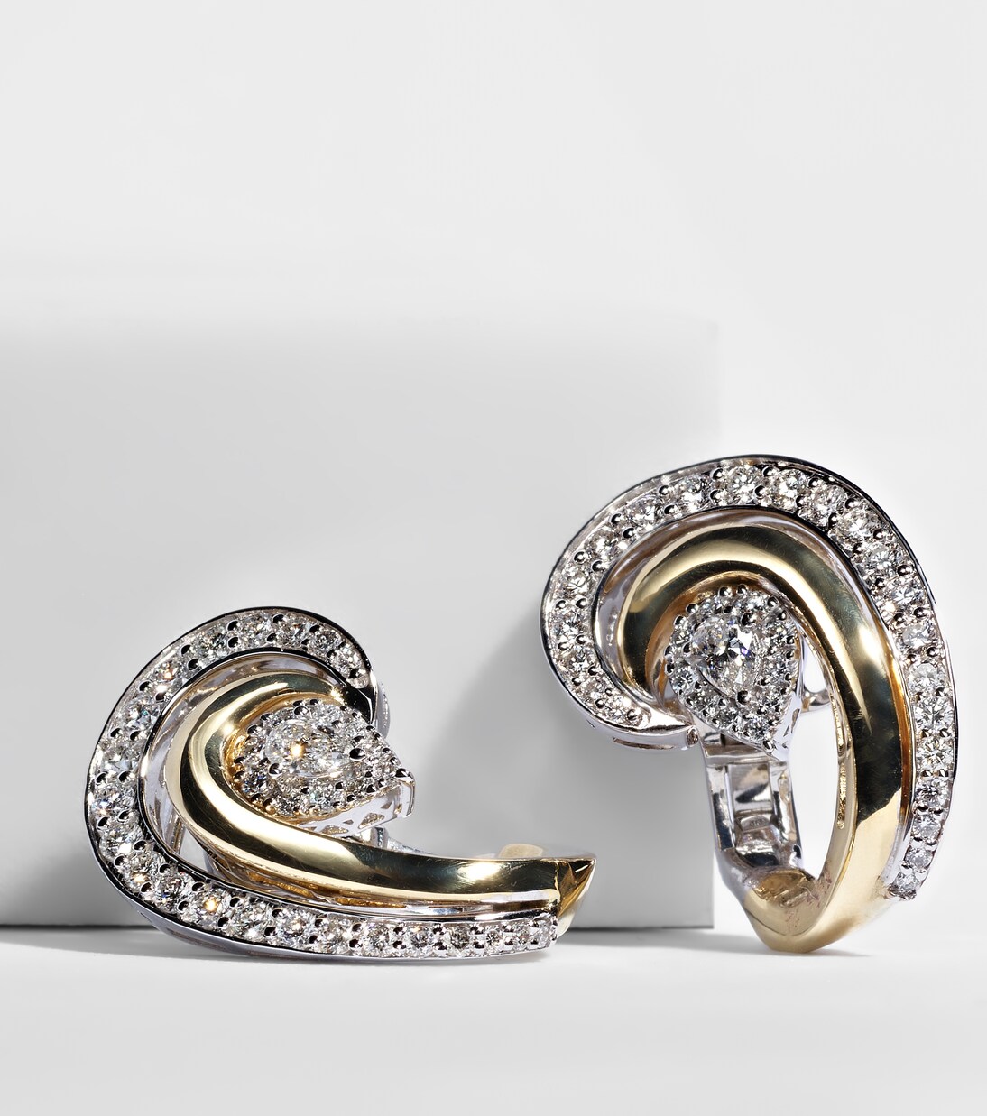 Orecchini Golden Strada in oro e oro bianco 18k con diamanti | Yeprem