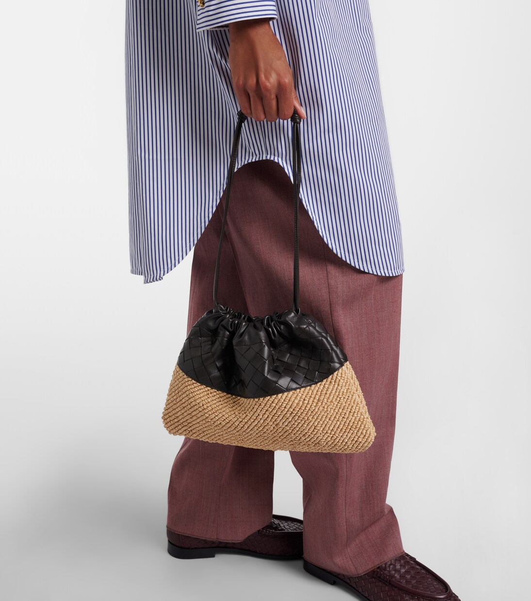 Clutch Dustbag Small aus Raffiabast und Leder | Bottega Veneta