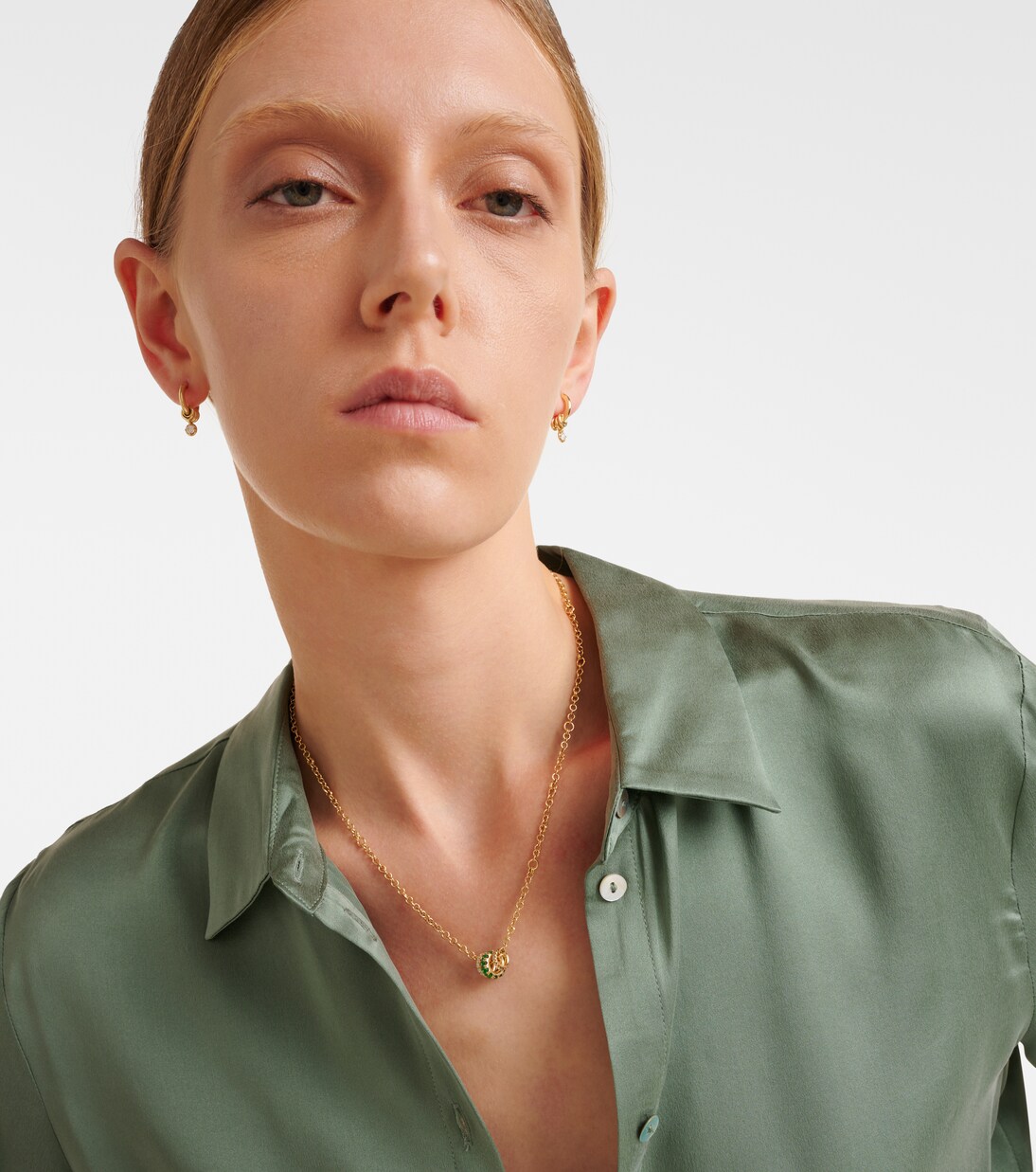 Halskette Gravity aus 18kt Gelbgold mit Diamanten und Smaragden | Spinelli Kilcollin