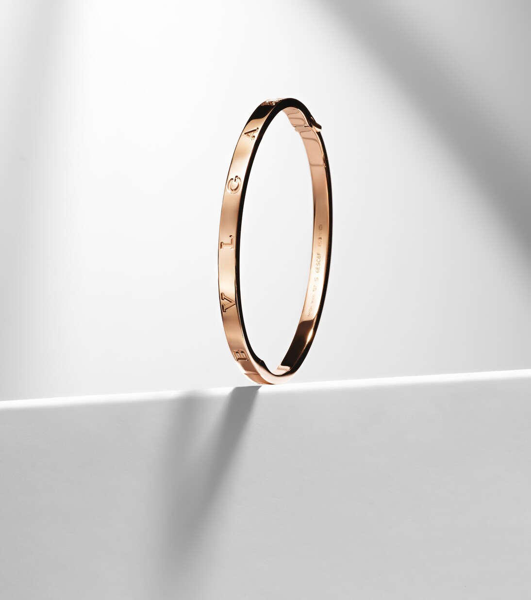 B.zero1 Essential 18kt rose gold bangle | Bvlgari