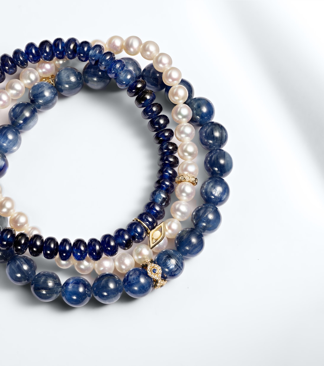 Set aus drei Armbändern aus Edelsteinen und Süßwasserperlen mit 14kt Gelbgold (585/1000) | Sydney Evan