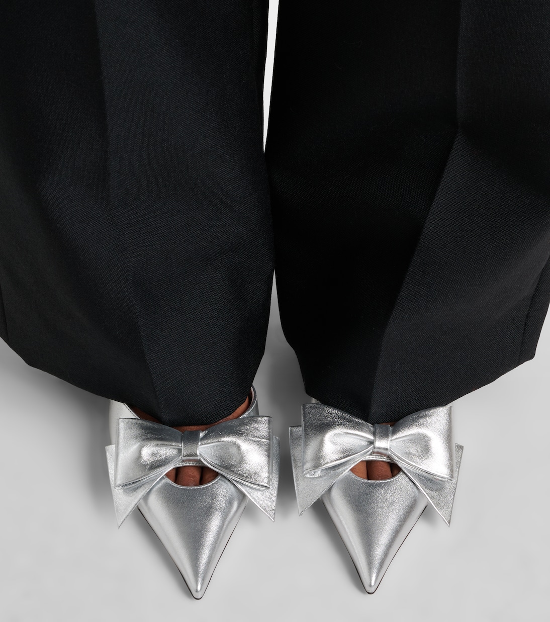 Mules aus Metallic-Leder | Valentino Garavani