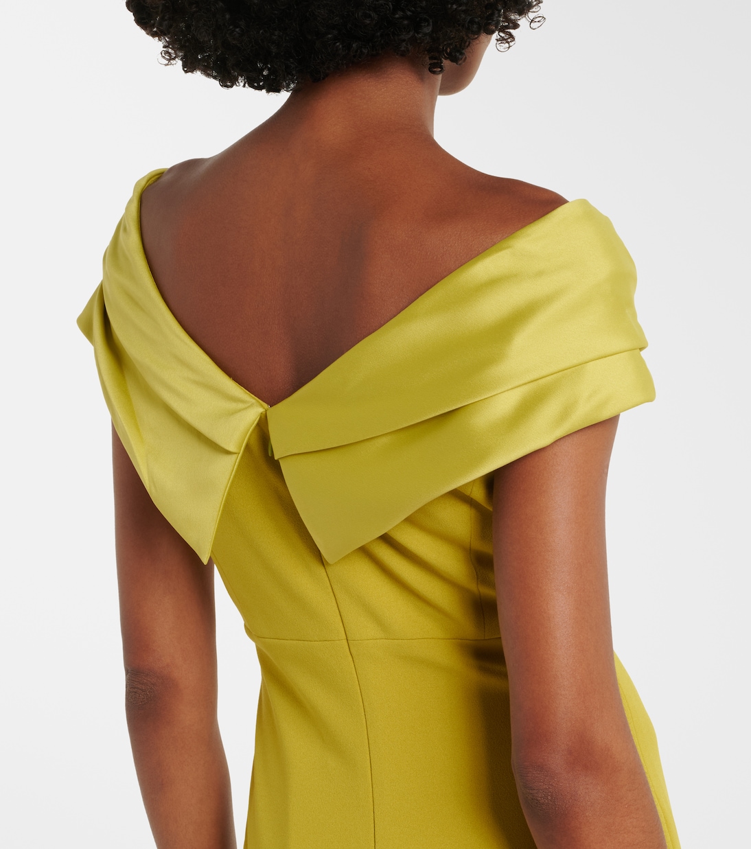 Robe Adele mit Satinbesatz | Solace London