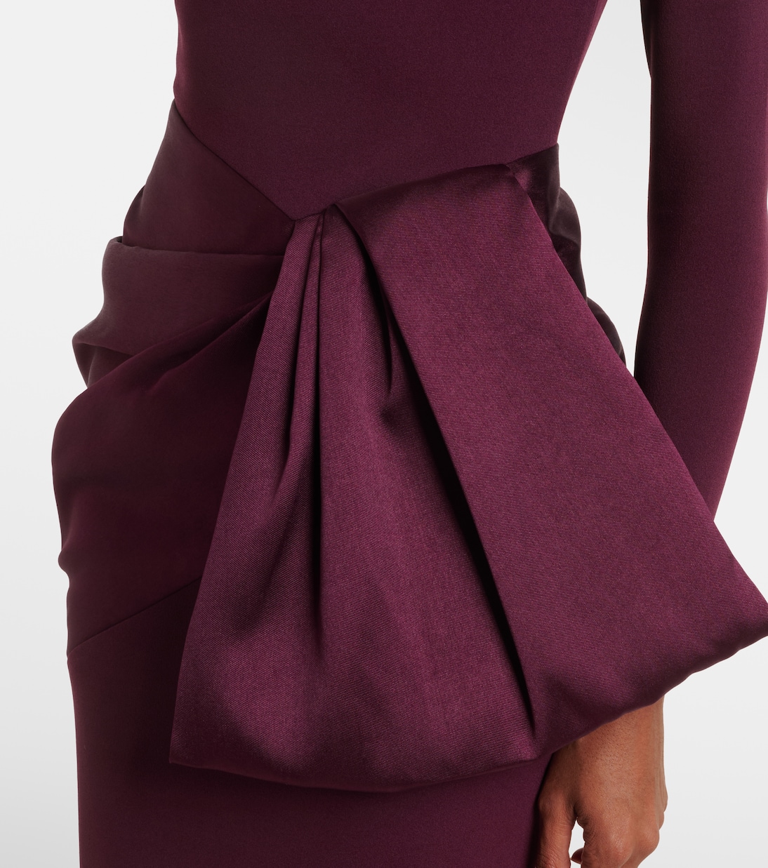 Robe Kori à finitions en satin | Solace London