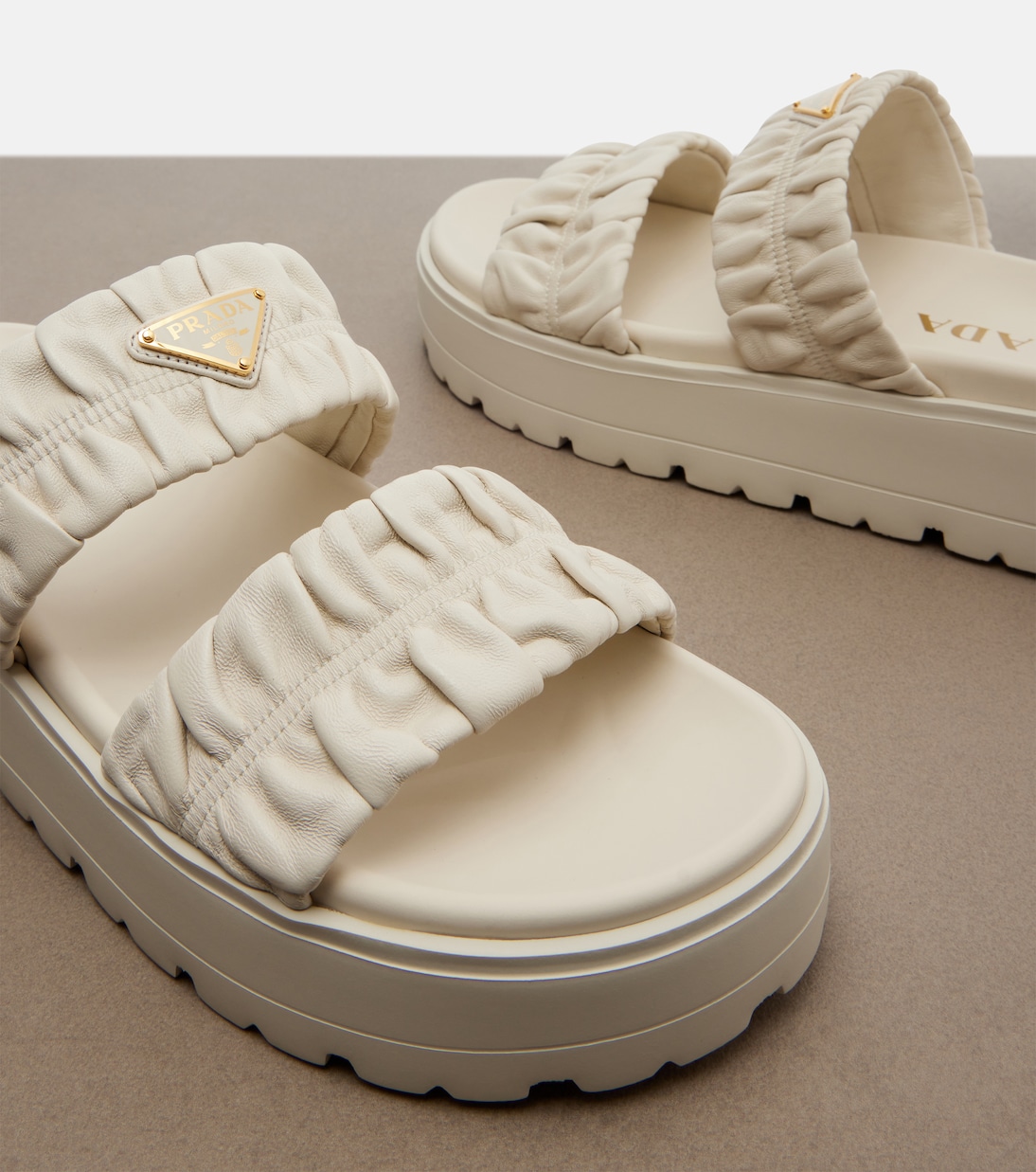 Plateausandalen aus Matelassé-Leder | Prada