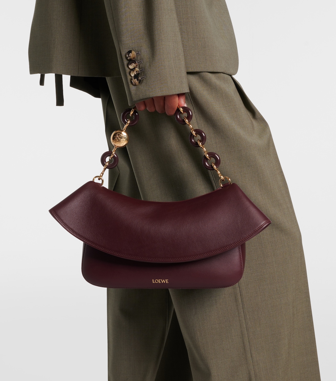 Schultertasche Ola Medium aus Leder | Loewe